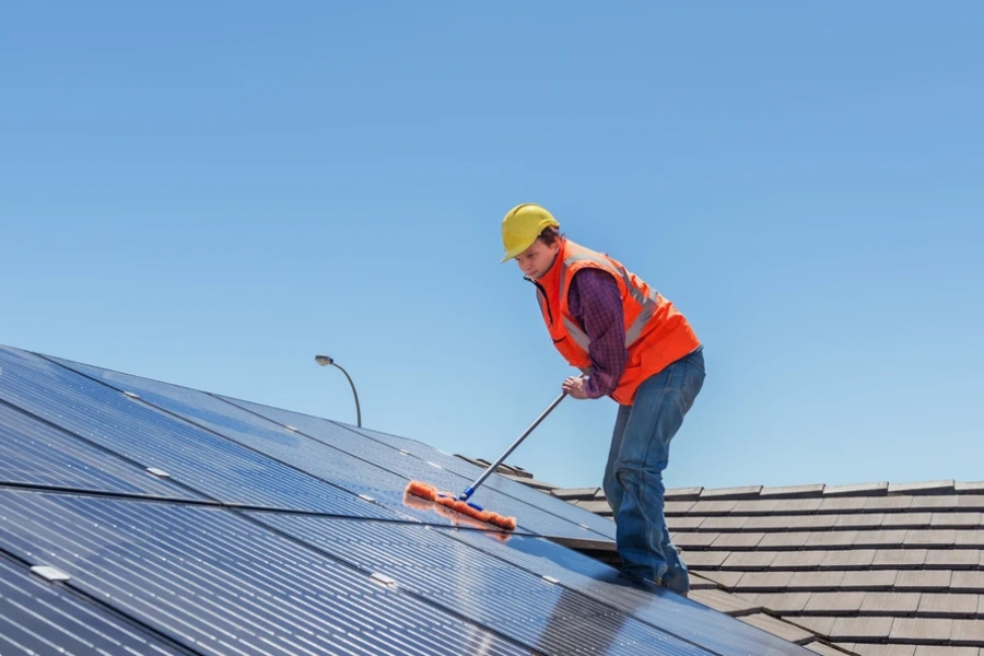 Professional Commercial Solar Panel Cleaning